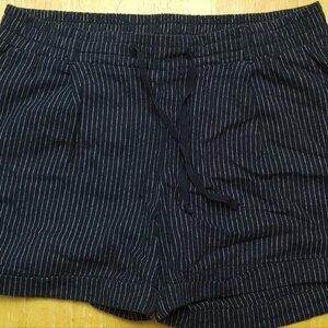 OLD NAVY BLUE WHITE PIN STRIPES CUFF SHORTS SIZE M